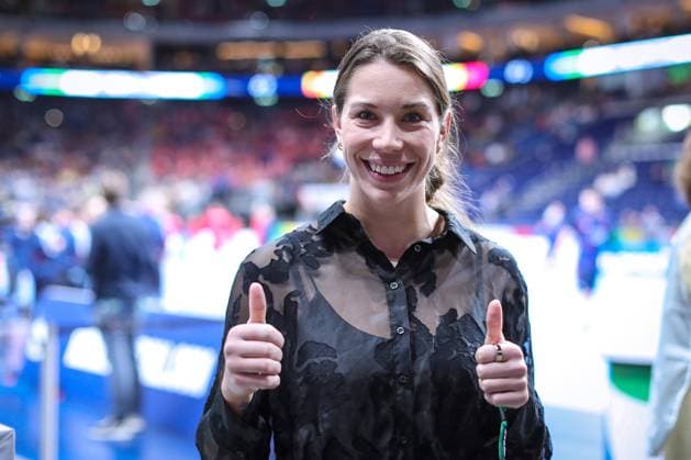 14.01.2024, EHF EURO 2024, Männer Europameisterschaft Handball, Mercedes-Benz-Arena in Berlin, Frankreich - Schweiz: Handballexpertin und Nationalpielerin Emily Bölk Berlin Deutschland