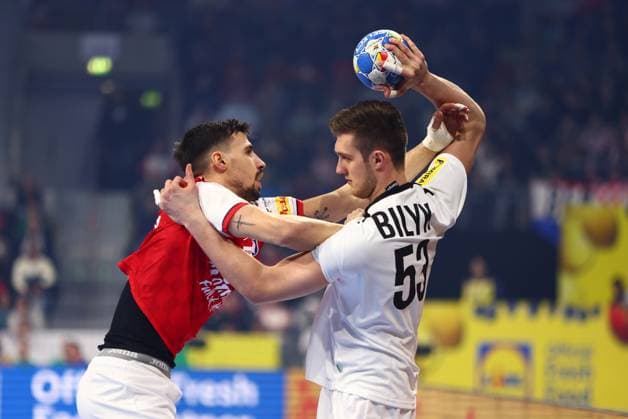 Mykola Bilyk (Oesterreich) im Zweikampf mit Ivan Martinovic (Kroatien) Kroatien vs Oesterreich, Handball, Maenner, EHF Euro 2024, Gruppe B, 1. Spieltag, 14.01.2024 Kroatien vs Oesterreich, Handball, Maenner, EHF Euro 2024, Gruppe B, 1. Spieltag, 14.01.2024 Mannheim Copyright: xEibner-Pressefotox EP_RWS