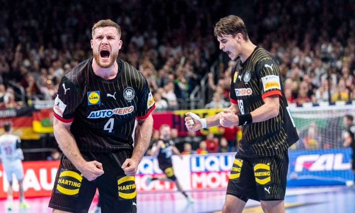 14.01.2024, Handball, Herren, Europameisterschaft, Handball-Europameisterschaft 2024, European Championship, EM, Europameisterschaft Men Final Tournament, EHF, 2. Vorrundenspiel, Gruppe A, Deutschland - Nordmazedonien Johannes Golla (Deutschland, li.) und Julian Köster (Deutschland, re.) jubeln. Berlin Mercedes-Benz-Arena Berlin Deutschland