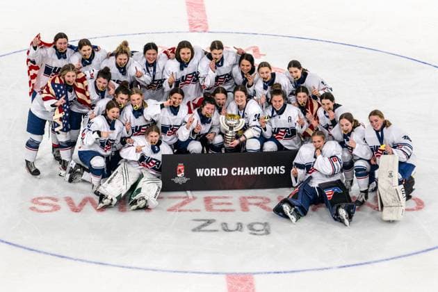 Sport Themen der Woche KW02 Sport Bilder des Tages 2024 IIHF Ice hockey, Eishockey U18 Women’s World Championship, WM, Weltmeisterschaft Switzerland, 14.01.2024 U18 Women’s World Champion Team USA at the 2024 IIHF Ice Hockey U18 Women’s World Championship Final between USA and Czech Republic in Zug, Bossard Arena, on Sunday, 14. January 2024 *** 2024 IIHF Ice Hockey U18 Womens World Championship Switzerland, 14 01 2024 U18 Womens World Champion Team USA at the 2024 IIHF Ice Hockey U18 Womens World Championship Final between USA and Czech Republic in Zug, Bossard Arena, on Sunday, 14 January 2024 Copyright: xBEAUTIFULxSPORTS TobiasxLacknerx