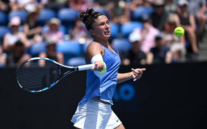 TENNIS AUSTRALIAN OPEN, Sara Errani of Italy returns during her first round match against Storm Hunter of Australia on Day 2 of the 2024 Australian Open at Melbourne Park in Melbourne, Monday, January 15, 2024. ( NO ARCHIVING, EDITORIAL USE ONLY, NO USE IN BOOKS WITHOUT CONSENT MELBOURNE VICTORIA AUSTRALIA  Copyright: xJAMESxROSSx 20240115001889160028