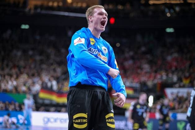 14.01.2024, EHF EURO 2024, Männer Europameisterschaft Handball, Mercedes-Benz-Arena in Berlin, Deutschland - Nordmazedonien: Torhüter David Späth (Deutschland) jubelnd Berlin Deutschland