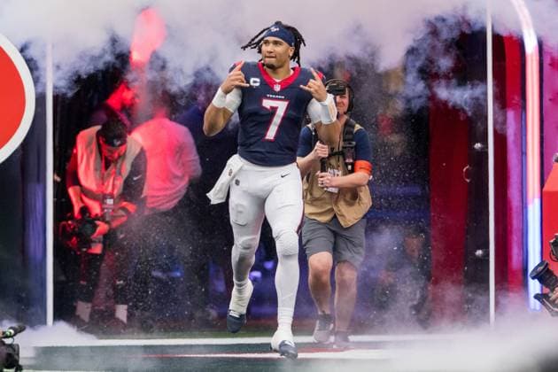 NFL, American Football Herren, USA 2024: Browns vs Texans JAN 13 January 13, 2024: Houston Texans quarterback C.J. Stroud (7) enters the field prior to a Wild Card playoff game between the Cleveland Browns and the Houston Texans in Houston, TX. ..Trask Smith CSM (Credit Image: Â Trask Smith Cal Media) California USA EDITORIAL USE ONLY Copyright: xx ZUMA-20240113_zma_c04_929.jpg TraskxSmithx csmphotothree223268
