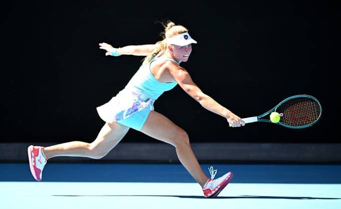TENNIS AUSTRALIAN OPEN, Magdalena Frech of Poland in action during her first round match against Daria Saville of Australia on Day 2 of the 2024 Australian Open at Melbourne Park in Melbourne, Monday, January 15, 2024. ( NO ARCHIVING, EDITORIAL USE ONLY, NO USE IN BOOKS WITHOUT CONSENT MELBOURNE VICTORIA AUSTRALIA  Copyright: xJAMESxROSSx 20240115001889212195