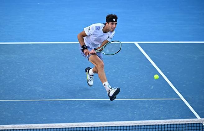 TENNIS AUSTRALIAN OPEN, Tomas Martin Etcheverry of Argentina in action during his first round match against Andy Murray of Great Britain on Day 2 of the 2024 Australian Open at Melbourne Park in Melbourne, Monday, January 15, 2024. ( NO ARCHIVING, EDITORIAL USE ONLY, NO USE IN BOOKS WITHOUT CONSENT MELBOURNE VICTORIA AUSTRALIA  Copyright: xJOELxCARRETTx 20240115001889226506