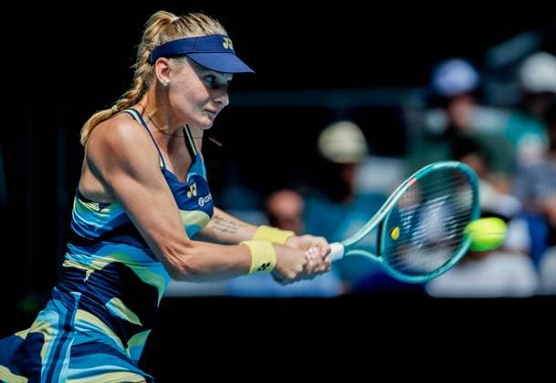 (240115) -- MELBOURNE, Jan. 15, 2024 -- Dayana Yastremska of Ukraine returns the ball to Marketa Vondrousova of the Czech Republic during the women s singles 1st round match at Australian Open tennis tournament in Melbourne, Australia, Jan. 15, 2024. ) (SP)AUSTRALIA-MELBOURNE-TENNIS-AUSTRALIAN OPEN-WOMEN S SINGLES HuxJingchen 
