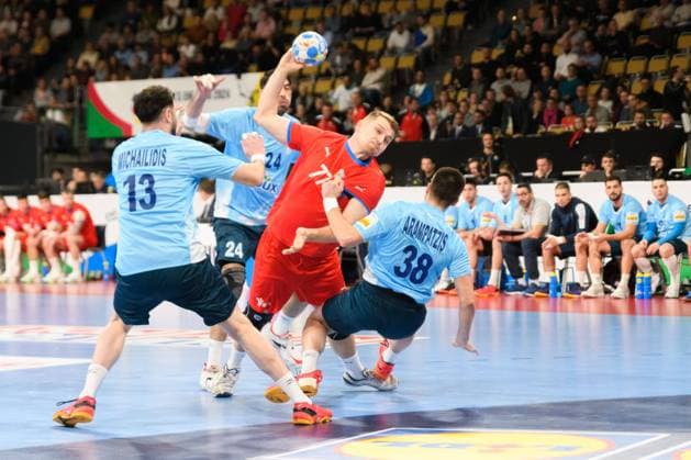 Daniel Reznicky (77 Czech Republic) and Evangelos Arampatzis (38 Greece) during the 2024 European Handball Championship group phase match between Czech Republic and Greece at Olympiahalle in Munich, Germany. (Sven Beyrich SPP) Copyright: xSvenxBeyrich SPPx spp-en-SvBe-20240115-ND5_1772