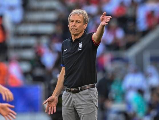 Sport Themen der Woche KW03 Sport Bilder des Tages South Korea v Bahrain - AFC Asian Cup Qatar 2023 Jurgen Klinsmann, the head coach of the South Korea national team, Nationalteam is reacting during the AFC Asian Cup 2023 match between South Korea and Bahrain at Jassim bin Hamad Stadium in Doha, Qatar, on January 15, 2023. DOHA Qatar  Copyright: xNoushadxThekkayilx originalFilename:varittyakkal-southkor240115_np2WB.jpg