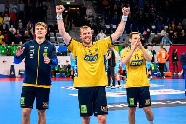 Mannheim, Deutschland: Handball EM 2024 - Vorrunde Gruppe E - Schweden - Niederlande Max Darj (Schweden) Schlussjubel Schlußjubel Emotion Freude Mannheim Sap Arena Baden-Württemberg Deutschland