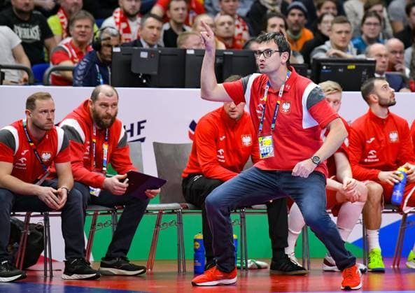 15.01.2024, xlakx, Handball - EHF Handball EM 2024, Polen - Färöer emspor, v.l. Marcin Lijewski (Poland Head Coach),gibt Anweisungen, gestikuliert mit den Armen, gesticulate, gives instructions Berlin