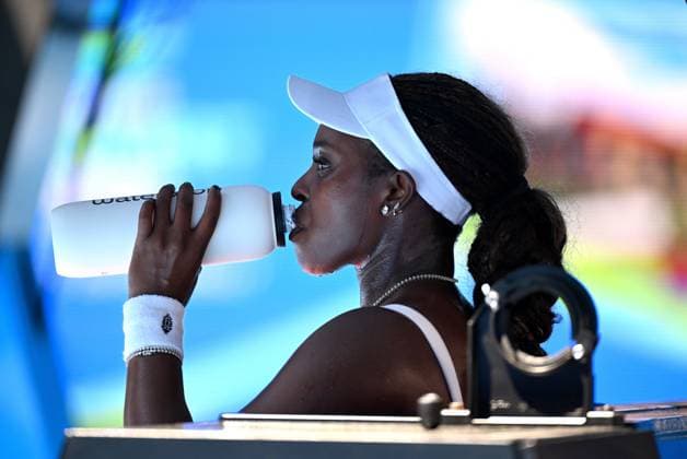 TENNIS AUSTRALIAN OPEN, Sloane Stephens of USA recovers during her first round match against Olivia Gadecki of Australia on Day 3 of the 2024 Australian Open at Melbourne Park in Melbourne, Tuesday, January 16, 2024. ( NO ARCHIVING, EDITORIAL USE ONLY, NO USE IN BOOKS WITHOUT CONSENT MELBOURNE VICTORIA AUSTRALIA  Copyright: xJAMESxROSSx 20240116001889578566