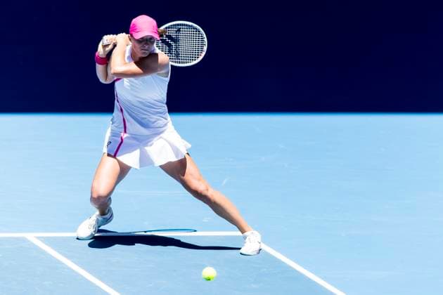 MELBOURNE, VIC - JANUARY 16: Iga Swiatek of Poland in action during Round 1 of the 2024 Australian Open on January 16 2024, at Melbourne Park in Melbourne, Australia. (Photo by Jason Heidrich Icon Sportswire) TENNIS: JAN 16 Australian Open EDITORIAL USE ONLY Icon240116028