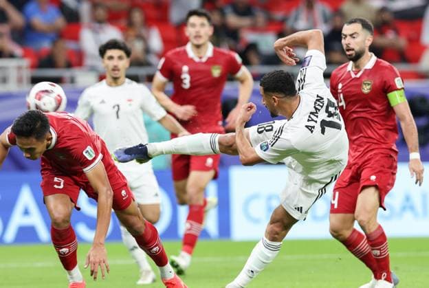 Sport Themen der Woche KW03 Sport Bilder des Tages (240116) -- DOHA, Jan. 16, 2024 -- Aymen Hussein (C) of Iraq shoots to score during the Group D match between Iraq and Indonesia at AFC Asian Cup Qatar 2023 in Doha, Qatar, Jan. 15, 2024. ) (SP)QATAR-DOHA-FOOTBALL-AFC ASIAN CUP-GROUP D DingxTing 