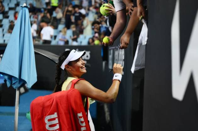 Emma Raducanu (GBR) signs autographs for fans after winning her first round match Australian Open, Day Three, Tennis, Melbourne Park, Melbourne, Australia - 16 Jan 2024  Copyright: xJamesxGourley Shutterstockx 14297584ei