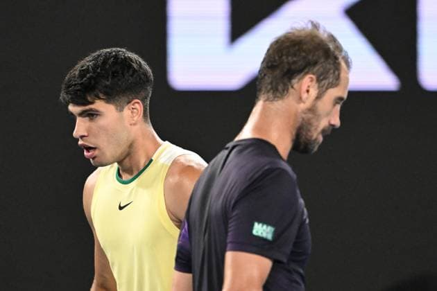 TENNIS AUSTRALIAN OPEN, Richard Gasquet of France walks past Carlos Alcaraz of Spain during their round 1 match on Day 3 of the 2024 Australian Open at Melbourne Park in Melbourne, Tuesday, January 16, 2024. ( NO ARCHIVING, EDITORIAL USE ONLY, NO USE IN BOOKS WITHOUT CONSENT MELBOURNE VICTORIA AUSTRALIA  Copyright: xLUKASxCOCHx 20240116001889732029