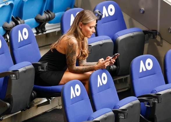 Alexander Zverev Freundin Sophia Thomalla sitzt in der Spielerloge, Australian Open 2024, Melbourne Park, Melbourne, Victoria, Australia. Copyright: xJuergenxHasenkopfx
