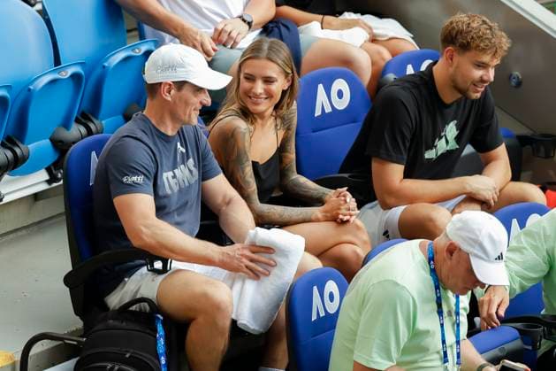 Alexander Zverev Freundin Sophia Thomalla sitzt in der Spielerloge, Australian Open 2024, Melbourne Park, Melbourne, Victoria, Australia. Copyright: xJuergenxHasenkopfx