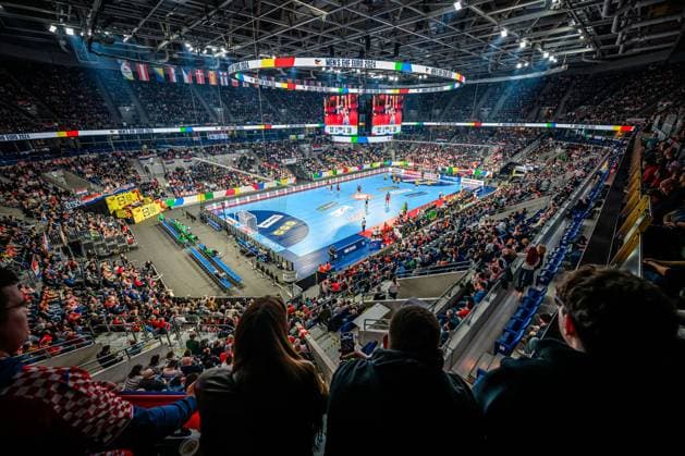Mannheim, Deutschland: Handball EM 2024 - Vorrunde Gruppe B - Kroatien - Rumänien Übersicht SAP Arena, Fankurve Fans Fanblock Mannheim Sap Arena Baden-Württemberg Deutschland