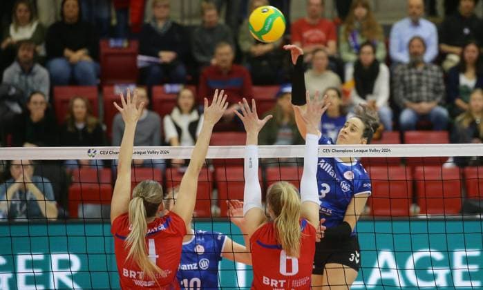 Stuttgart , Volleyball CEV Champions League , Allianz MTV Stuttgart vs. Asterix Avo Beveren , rechts: Maria Segura Palleres ( Stgt )