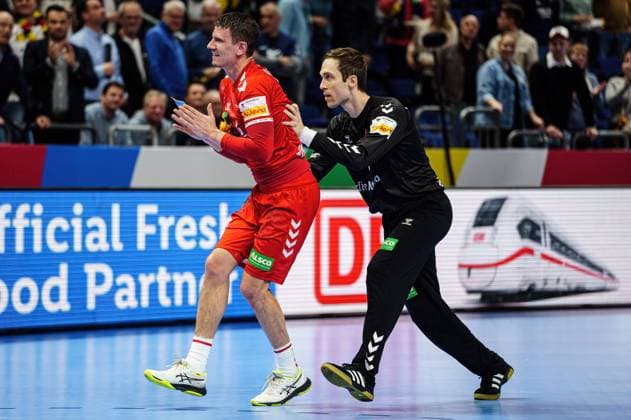 Andy Schmid (Schweiz, 02) mit Nikola Portner (Schweiz, 16) GER, Nordmazedonien vs. Schweiz, Handball, Maenner, EHF Euro 2024, Gruppe A, Spieltag 3, 16.01.2024 GER, Nordmazedonien vs. Schweiz, Handball, Maenner, EHF Euro 2024, Gruppe A, Spieltag 3, 16.01.2024 Berlin Copyright: xEibnerxPressefoto MarcelxvonxFehrnx EP_MFN