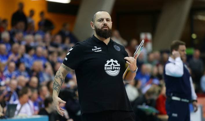 Stuttgart , Volleyball CEV Champions League , Allianz MTV Stuttgart vs. Asterix Avo Beveren , Trainer Konstantin Bitter ( Stgt )