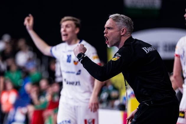 MEN’S EHF EURO 2024: Island - Ungarn; 16.01.2024 Snorri Steinn Gudjonsson (Trainer Island) jubelt MEN’S EHF EURO 2024: Island - Ungarn, Olympiahalle, München am 16.01.2024 Copyright: xBEAUTIFULxSPORTS Wunderlx