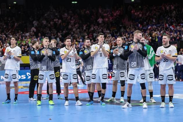 Handball I Herren I EURO 2024 I Vorrunde I Gruppe A I Deutschland - Frankreich I 16.01.2024 Enttäuschung bei der DHB-Auswhal nach der 30-33 Niederlage gegen Frankreich im letzten Vorrundenspiel in Berlin Berlin Mercedes-Benz Arena Deutschland Copyright: xLobecax xIngridxAnderson-Jensenx