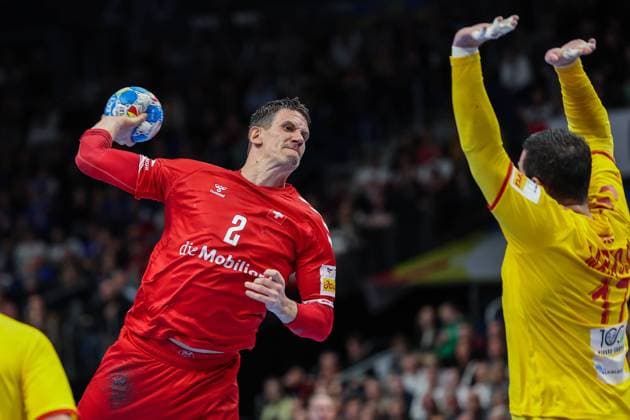 Handball I Herren I EURO 2024 I Vorrunde I Gruppe A I Nordmazedonien - Schweiz I 16.01.2024 Andy Schmid (2, Schweiz) Berlin Mercedes-Benz Arena Deutschland Copyright: xLobecax xIngridxAnderson-Jensenx