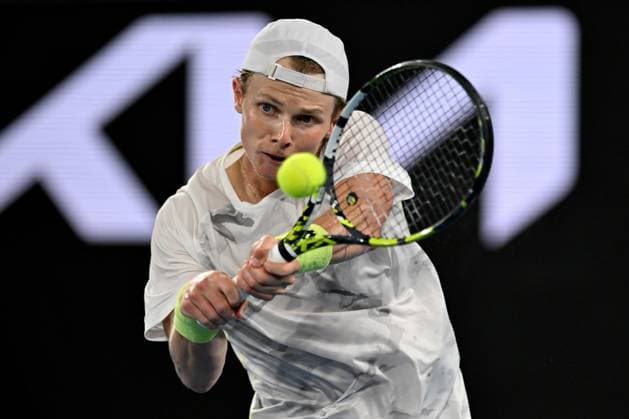 TENNIS AUSTRALIAN OPEN, Jesper de Jong of Netherlands in action during his round 2 match against Jannik Sinner of Italy on Day 4 of the 2024 Australian Open at Melbourne Park in Melbourne, Wednesday, January 17, 2024. ( NO ARCHIVING, EDITORIAL USE ONLY, NO USE IN BOOKS WITHOUT CONSENT MELBOURNE VICTORIA AUSTRALIA  Copyright: xLUKASxCOCHx 20240117001890045990