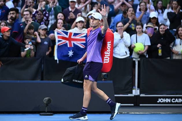Sport Bilder des Tages TENNIS AUSTRALIAN OPEN, Christopher O?Connell of Australia waves farewell to the crowd following his loss to Ben Shelton of the USA in round 2 on Day 4 of the 2024 Australian Open at Melbourne Park in Melbourne, Wednesday, January 17, 2024. ( NO ARCHIVING, EDITORIAL USE ONLY, NO USE IN BOOKS WITHOUT CONSENT MELBOURNE VICTORIA AUSTRALIA  Copyright: xJOELxCARRETTx 20240117001890103601