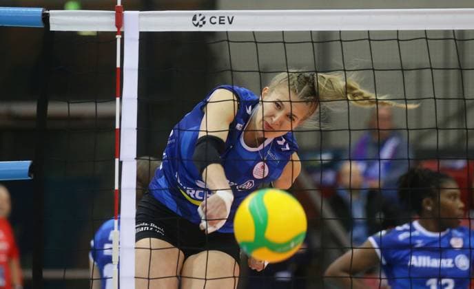 Stuttgart , Volleyball CEV Champions League , Allianz MTV Stuttgart vs. Asterix Avo Beveren , Monique Strubbe ( Stgt )