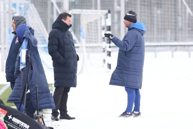 DEU, DFL, 2. FBL Hertha BSC, Training, 17.01.2024, Sportforum, Berlin, DEU, DFL, 2. FBL Hertha BSC, Training, im Bild Cheftrainer Pal Dardai (Hertha BSC Berlin), Benjamin Weber (Sportdirektor, Hertha BSC Berlin) DFL - regulations prohibit any use of Photographs as image sequences and or quasi-video Foto: Juergen Engler nordphoto GmbH