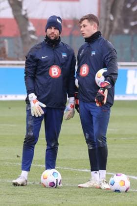 DEU, DFL, 2. FBL Hertha BSC, Training, 17.01.2024, Sportforum, Berlin, DEU, DFL, 2. FBL Hertha BSC, Training, im Bild Marius Gersbeck (Hertha BSC Berlin 35), Tjark Ernst (Hertha BSC Berlin 12) DFL - regulations prohibit any use of Photographs as image sequences and or quasi-video Foto: Juergen Engler nordphoto GmbH
