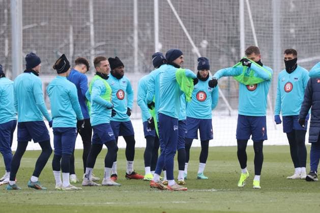 DEU, DFL, 2. FBL Hertha BSC, Training, 17.01.2024, Sportforum, Berlin, DEU, DFL, 2. FBL Hertha BSC, Training, im Bild Hertha-Spielerkreis DFL - regulations prohibit any use of Photographs as image sequences and or quasi-video Foto: Juergen Engler nordphoto GmbH