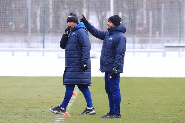 DEU, DFL, 2. FBL Hertha BSC, Training, 17.01.2024, Sportforum, Berlin, DEU, DFL, 2. FBL Hertha BSC, Training, im Bild Cheftrainer Pal Dardai (Hertha BSC Berlin), Co-Trainer Admir Hamzagic (Hertha BSC Berlin) DFL - regulations prohibit any use of Photographs as image sequences and or quasi-video Foto: Juergen Engler nordphoto GmbH