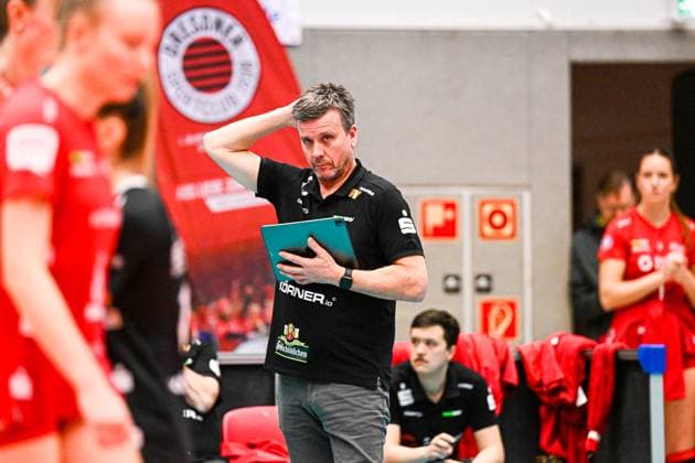 CEV Volleyball Cup 2024, Dresdner SC vs. Viteos Neuchatel UC, Dresden, 17.01.2024 Alexander Waibl (Cheftrainer Dresdner SC) CEV Volleyball Cup 2024, Dresdner SC vs. Viteos Neuchatel UC am 17.01.2024 in der Margon Arena Dresden Copyright: xBEAUTIFULxSPORTS Hoepnerx