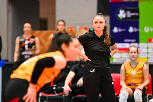 CEV Volleyball Cup 2024, Dresdner SC vs. Viteos Neuchatel UC, Dresden, 17.01.2024 Lauren Bertolacci (Cheftrainerin Viteos Neuchatel UC) CEV Volleyball Cup 2024, Dresdner SC vs. Viteos Neuchatel UC am 17.01.2024 in der Margon Arena Dresden Copyright: xBEAUTIFULxSPORTS Hoepnerx