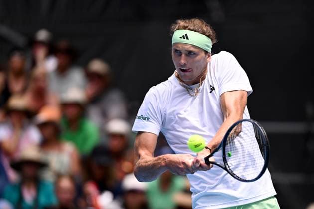 TENNIS AUSTRALIAN OPEN, Alexander Zverev of Germany in action during his 2nd round match against Lukas Klein of Slovakia on Day 5 of the 2024 Australian Open at Melbourne Park in Melbourne, Thursday, January 18, 2024. ( NO ARCHIVING, EDITORIAL USE ONLY, NO USE IN BOOKS WITHOUT CONSENT MELBOURNE VICTORIA AUSTRALIA  Copyright: xJOELxCARRETTx 20240118001890419333