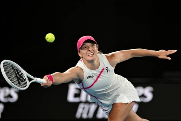 TENNIS AUSTRALIAN OPEN, Iga Swiatek of Poland in action during her 2nd round match against Danielle Collins of the USA on Day 5 of the 2024 Australian Open at Melbourne Park in Melbourne, Thursday, January 18, 2024. ( NO ARCHIVING, EDITORIAL USE ONLY, NO USE IN BOOKS WITHOUT CONSENT MELBOURNE VICTORIA AUSTRALIA  Copyright: xLUKASxCOCHx 20240118001890435671
