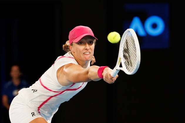 January 18, 2024: 1st seed IGA SWIATEK of Poland in action against DANIELLE COLLINS of the USA on Rod Laver Arena in a Women s Singles 2nd round match on day 5 of the 2024 Australian Open in Melbourne, Australia. Cal Media USA - ZUMAc04_ 20240118_faf_c04_025 Copyright: xSydneyxLowx
