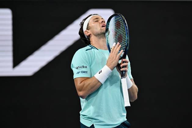 Sport Bilder des Tages TENNIS AUSTRALIAN OPEN, Casper Ruud of Norway reacts during his 2nd round match against Max Purcell of Australia on Day 5 of the 2024 Australian Open at Melbourne Park in Melbourne, Thursday, January 18, 2024. ( NO ARCHIVING, EDITORIAL USE ONLY, NO USE IN BOOKS WITHOUT CONSENT MELBOURNE VICTORIA AUSTRALIA  Copyright: xLUKASxCOCHx 20240118001890462158