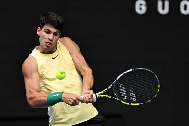 TENNIS AUSTRALIAN OPEN, Carlos Alcaraz of Spain in action during his 2nd round match against Lorenzo Sonego of Italy on Day 5 of the 2024 Australian Open at Melbourne Park in Melbourne, Thursday, January 18, 2024. ( NO ARCHIVING, EDITORIAL USE ONLY, NO USE IN BOOKS WITHOUT CONSENT MELBOURNE VICTORIA AUSTRALIA  Copyright: xJAMESxROSSx 20240118001890473851