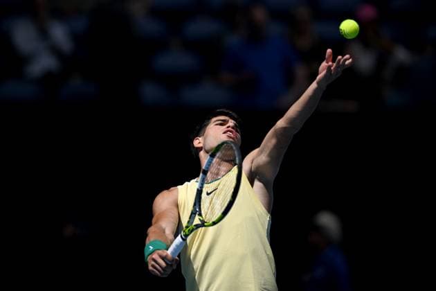 TENNIS AUSTRALIAN OPEN, Carlos Alcaraz of Spain in action during his 2nd round match against Lorenzo Sonego of Italy on Day 5 of the 2024 Australian Open at Melbourne Park in Melbourne, Thursday, January 18, 2024. ( NO ARCHIVING, EDITORIAL USE ONLY, NO USE IN BOOKS WITHOUT CONSENT MELBOURNE VICTORIA AUSTRALIA  Copyright: xJAMESxROSSx 20240118001890474066