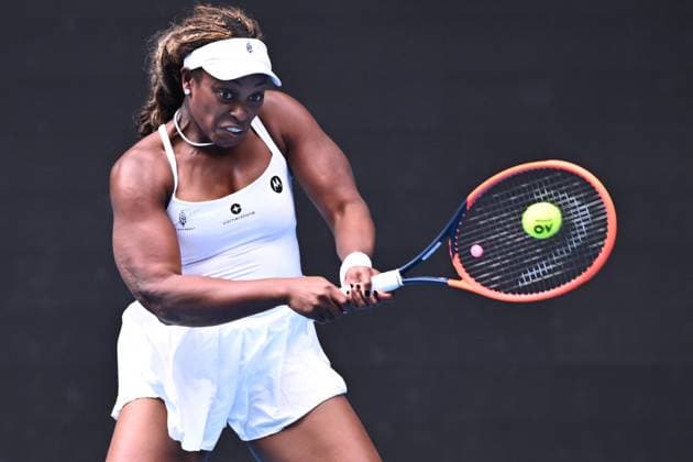 Sport Bilder des Tages TENNIS AUSTRALIAN OPEN, Sloane Stephens of the USA in action during her 2nd round match against Daria Kasatkina of Russia on Day 5 of the 2024 Australian Open at Melbourne Park in Melbourne, Thursday, January 18, 2024. ( NO ARCHIVING, EDITORIAL USE ONLY, NO USE IN BOOKS WITHOUT CONSENT MELBOURNE VICTORIA AUSTRALIA  Copyright: xJOELxCARRETTx 20240118001890482522