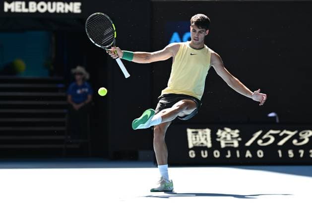 TENNIS AUSTRALIAN OPEN, Carlos Alcaraz of Spain kicks the ball during his 2nd round match against Lorenzo Sonego of Italy on Day 5 of the 2024 Australian Open at Melbourne Park in Melbourne, Thursday, January 18, 2024. ( NO ARCHIVING, EDITORIAL USE ONLY, NO USE IN BOOKS WITHOUT CONSENT MELBOURNE VICTORIA AUSTRALIA  Copyright: xJAMESxROSSx 20240118001890487887
