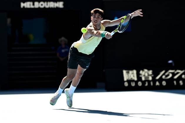 TENNIS AUSTRALIAN OPEN, Carlos Alcaraz of Spain in action during his 2nd round match against Lorenzo Sonego of Italy on Day 5 of the 2024 Australian Open at Melbourne Park in Melbourne, Thursday, January 18, 2024. ( NO ARCHIVING, EDITORIAL USE ONLY, NO USE IN BOOKS WITHOUT CONSENT MELBOURNE VICTORIA AUSTRALIA  Copyright: xJAMESxROSSx 20240118001890489788