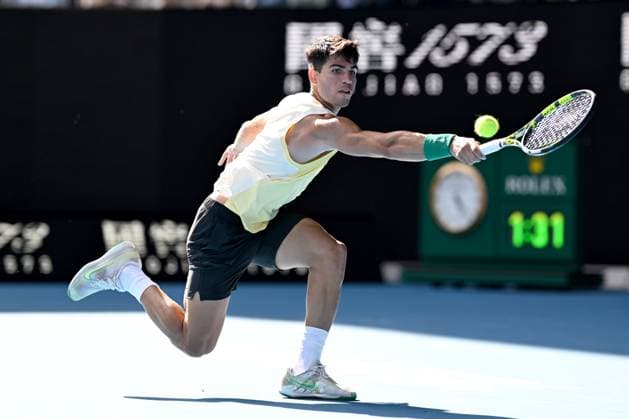 TENNIS AUSTRALIAN OPEN, Carlos Alcaraz of Spain in action during his 2nd round match against Lorenzo Sonego of Italy on Day 5 of the 2024 Australian Open at Melbourne Park in Melbourne, Thursday, January 18, 2024. ( NO ARCHIVING, EDITORIAL USE ONLY, NO USE IN BOOKS WITHOUT CONSENT MELBOURNE VICTORIA AUSTRALIA  Copyright: xJAMESxROSSx 20240118001890489880