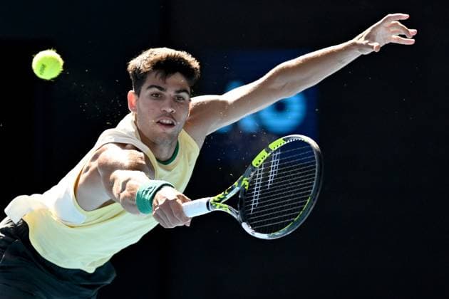 TENNIS AUSTRALIAN OPEN, Carlos Alcaraz of Spain in action during his 2nd round match against Lorenzo Sonego of Italy on Day 5 of the 2024 Australian Open at Melbourne Park in Melbourne, Thursday, January 18, 2024. ( NO ARCHIVING, EDITORIAL USE ONLY, NO USE IN BOOKS WITHOUT CONSENT MELBOURNE VICTORIA AUSTRALIA  Copyright: xJAMESxROSSx 20240118001890490021