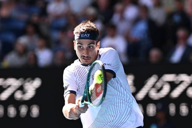 TENNIS AUSTRALIAN OPEN, Lorenzo Sonego of Italy in action during his 2nd round match against Carlos Alcaraz of Spain on Day 5 of the 2024 Australian Open at Melbourne Park in Melbourne, Thursday, January 18, 2024. ( NO ARCHIVING, EDITORIAL USE ONLY, NO USE IN BOOKS WITHOUT CONSENT MELBOURNE VICTORIA AUSTRALIA  Copyright: xJAMESxROSSx 20240118001890490266