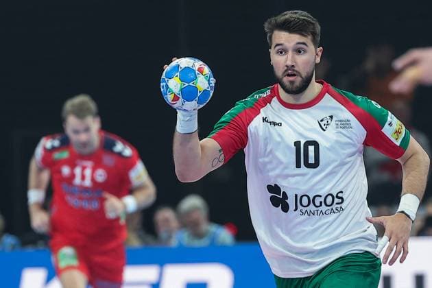 Handball I Herren I EURO 2024 I Hauptrunde I Norwegen - Portugal I 17.01.2024 Miguel Martins (10, Portugal) Hamburg Barclays Arena Deutschland Copyright: xLobecax xIngridxAnderson-Jensenx